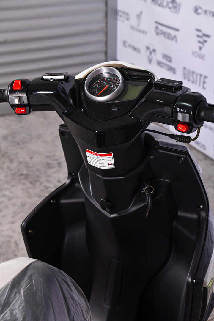 GENERIC RACE 50 2T - Image 8